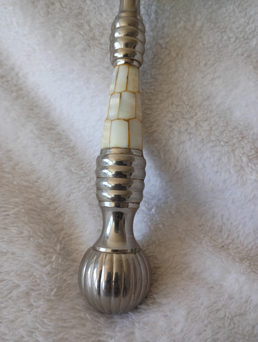 Decorative Silver and Cream Handheld Magnifier - Picture 2 of 10